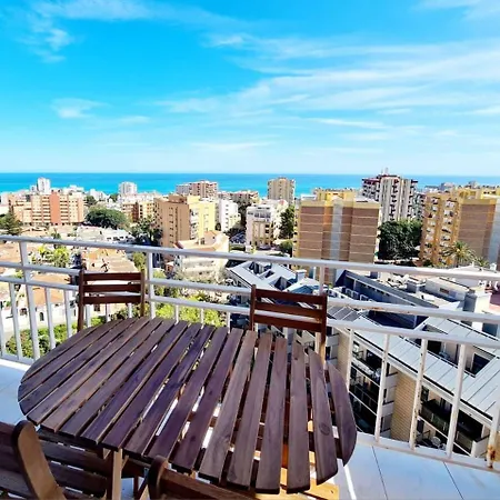 Con Vistas En *